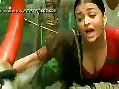bollywood pennon lass aishwaria rai famous knockers roughly candid void cleavage - XNXX.COM 5